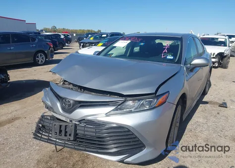 2018 Toyota Camry Le z USA, uszkodzony, nr VIN JTNB11HKXJ3024755
